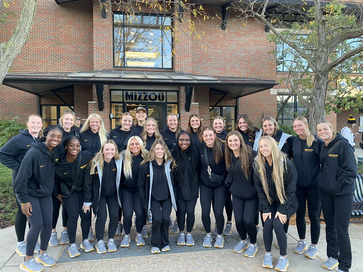 Parade ✅

Homecoming 🏈 Game coming 🆙

#OwnIt #MIZ 🐯🥎