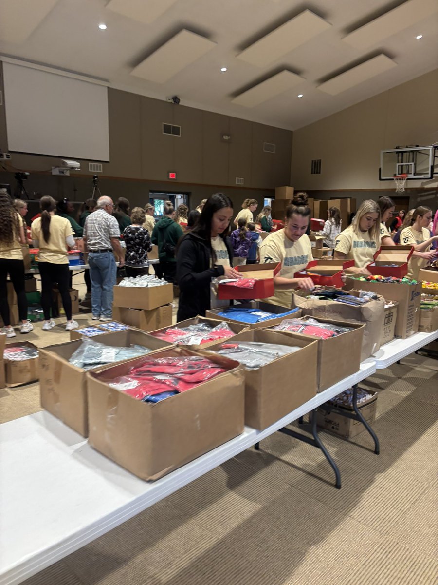 Thank you Living Hope Church for letting us help fill 2100 boxes for Operation Christmas Child!! Such a special experience packing gifts for kids in over 100 countries! 

#TUWBB #WEGRIND
