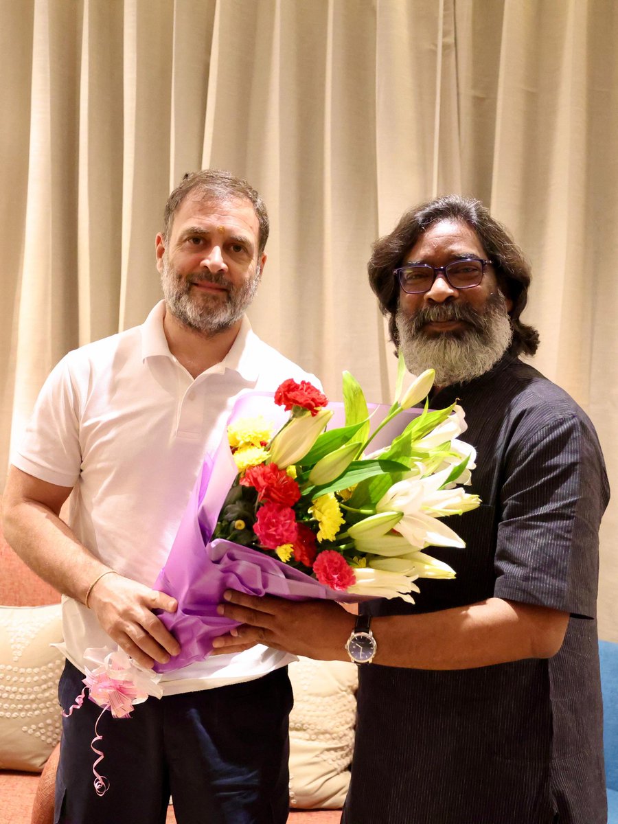 d9e78e6d2dda44c's tweet image. Jharkhand Chief Minister Shri Hemant Soren met with the Leader of the Opposition, Shri Rahul Gandhi, in Ranchi.  @ProfCong @RahulGandhi @manickamtagore @realyssharmila @INC4IN @INCIndia