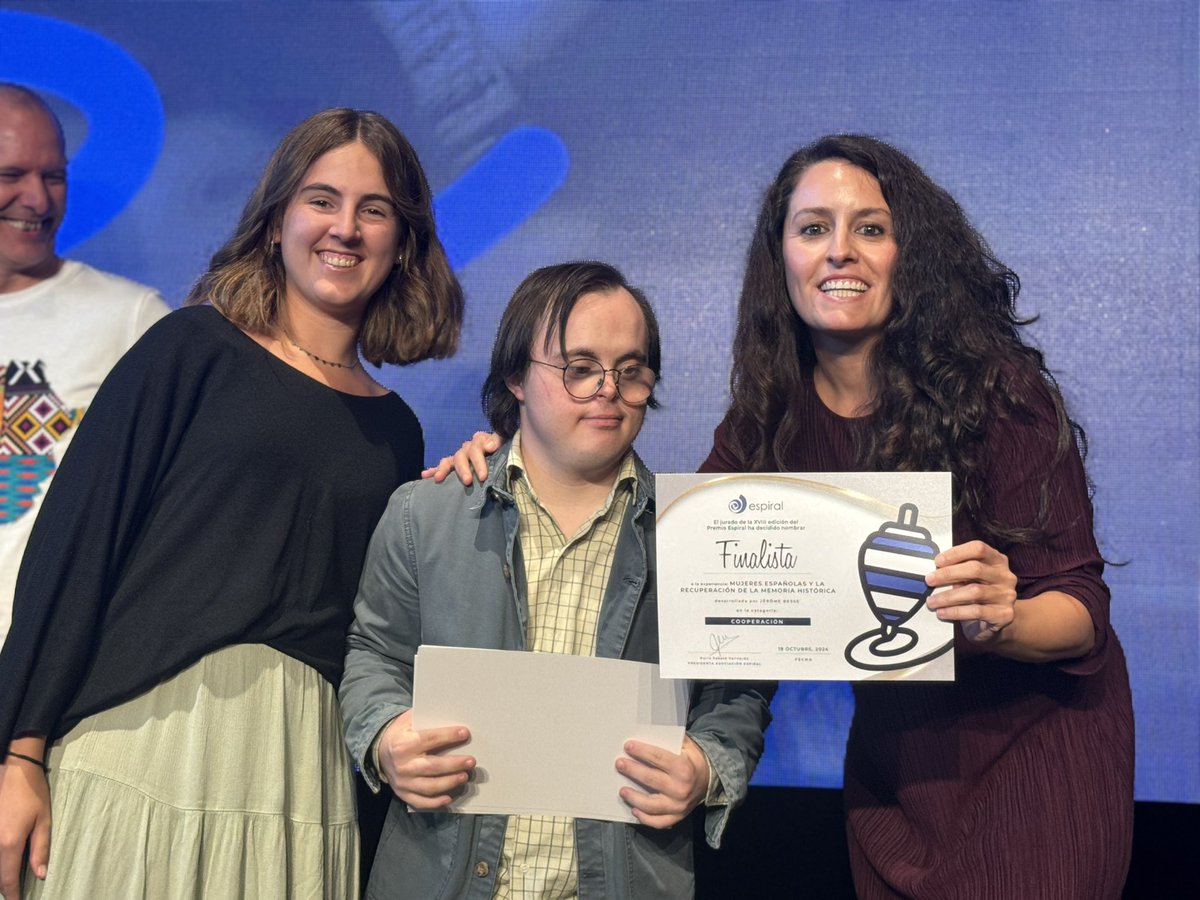 PremioEspiral's tweet photo. 👩🔬👩🎨 Mujeres, memoria y mucho más. Gema García y su equipo finalistas con “Mujeres españolas y memoria histórica”. ¡Un proyecto que mezcla historia y cooperación de la mejor forma! 📜👩🏫 #CooperaciónFemenina #MemoriaHistórica #PIE24 https://t.co/6eGDxlaagN