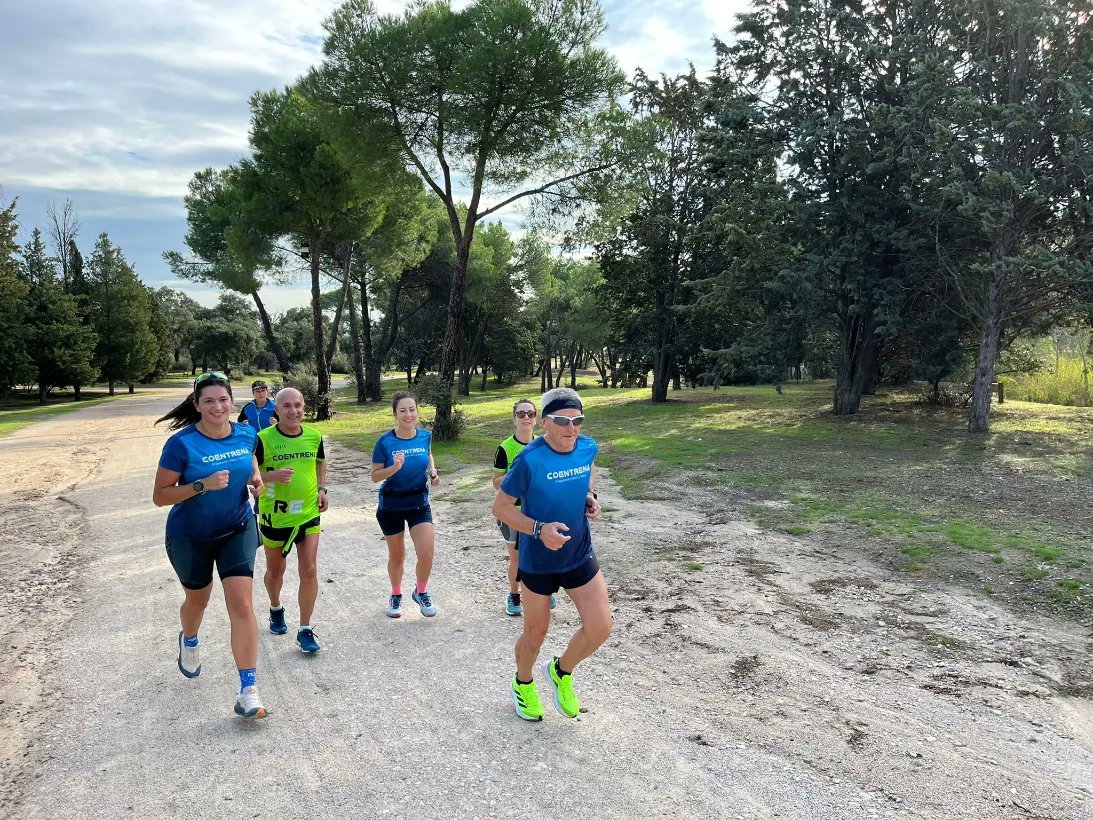 deporteysegvial's tweet photo. Hoy hemos estado acompañando al club @coentrena donde hemos podido compartir con ellos nuestro proyecto.
Hemos charlado sobre la importancia de la #seguridadvial en la práctica deportiva.
Este proyecto se realiza desde @aspaym_madrid y gracias al apoyo de @OFESAUTO
#isofesauto https://t.co/8f4eCRWIth