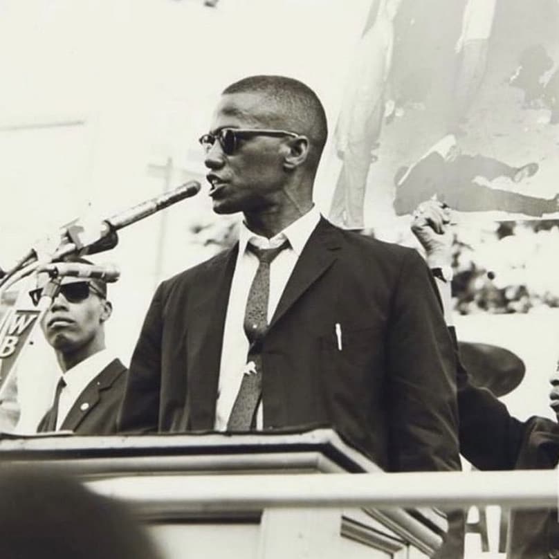 afrorevolt's tweet photo. O homem branco tentará nos satisfazer com vitórias simbólicas, em vez de equidade econômica e justiça real.
 
- Malcolm X https://t.co/TGwRoYMPCB