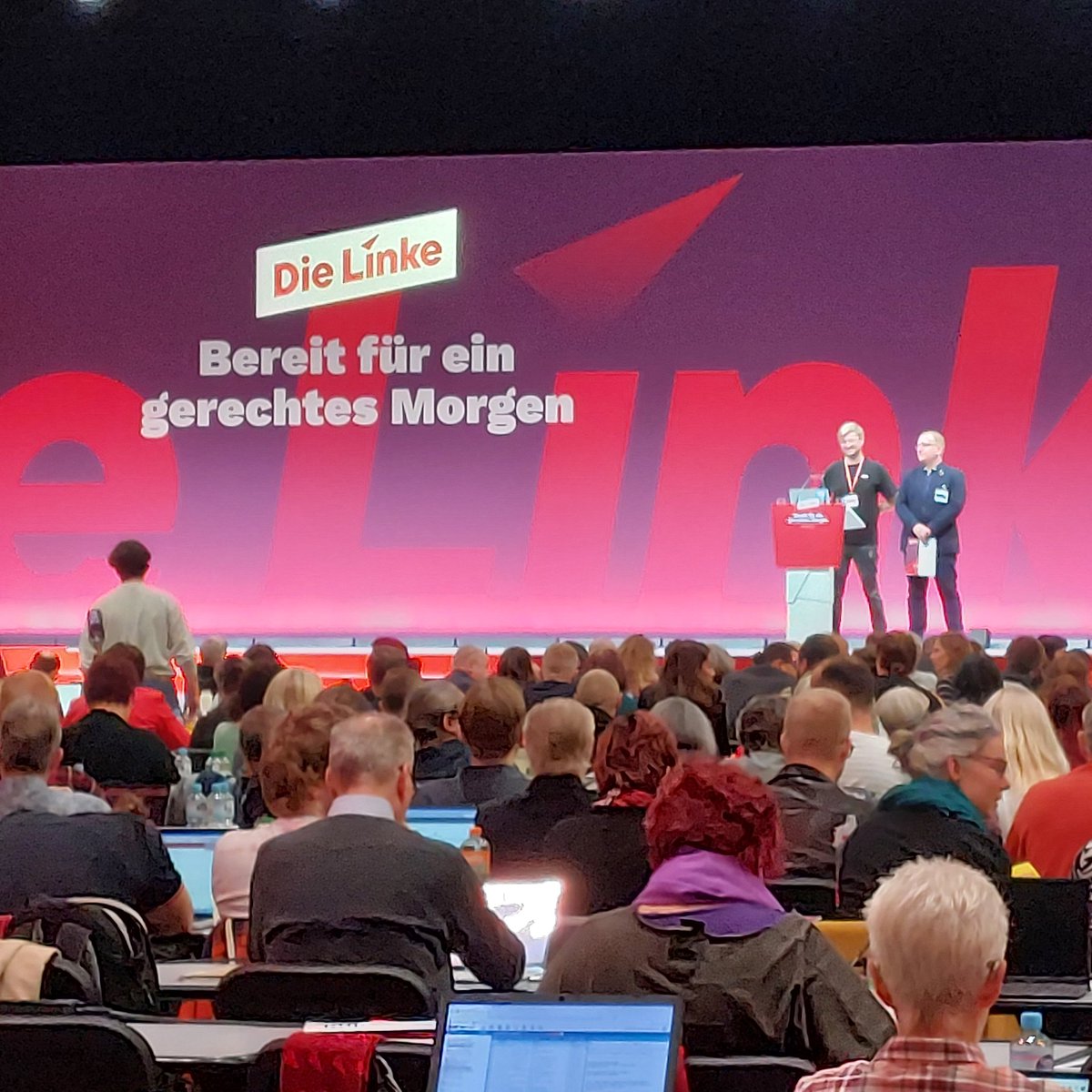 EviSmokes's tweet photo. Verabschiede mich vom #LinkeBPT, schön war es ❤️
Und danke an @__maxnum__ und @thesocialist_11, dass ihr mir alles ermöglicht habt 🫶😎
#hal1910 https://t.co/mvD3cxzucR