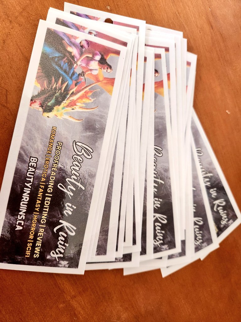 bibrary's tweet photo. I was so not prepared yesterday to actually have people asking about my services. Flattered and delighted, but so not prepared.
And so, today I bring bookmarks! 😁
#wfc2024 #worldfantasy #worldfantasycon2024 https://t.co/B6kwJh4MXb