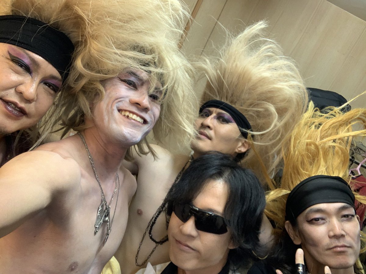 daimazucon's tweet photo. これが俗に言う「TOSHIの大渋滞」

最高のメンツ、最高のライブでした！！
皆様ありがとうございました！！

#VisualTributeSummit
#ビジュトリ
#XTREME
#寿JAPAN
#XSAITAMA
#X茶番
#XSUGAMO
#XJAPAN
#YOSHIKI 
#TOSHI
#TAIJI
#PATA
#HIDE https://t.co/JsPtnjtYqH