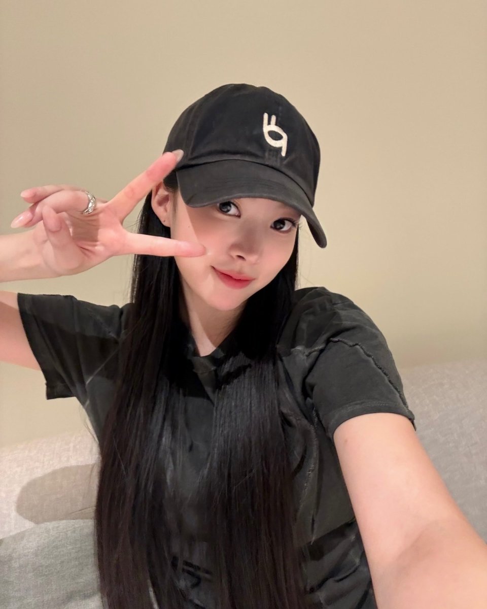 mwreo00's tweet photo. 린아..!!! 나 이제 시험 끝났어 내가 너무 안 올렸지!!! ㅜㅠㅠㅠ 바빠서 츄르 답장을 많이 하진 못했지만 그래도 맨날 읽고 힘 얻고 있었어 린공쥬가 말을 너무 예쁘게 하고 ㅜㅜ 그냥 미야오 멤버들 모두 따뜻하고 힘이 돼 🩷🩷🩷 근데 진짜 너무너무 예쁘다 린아 모든 셀카가 소중해 🥺💞
#to_narin https://t.co/8buDAlDrRl