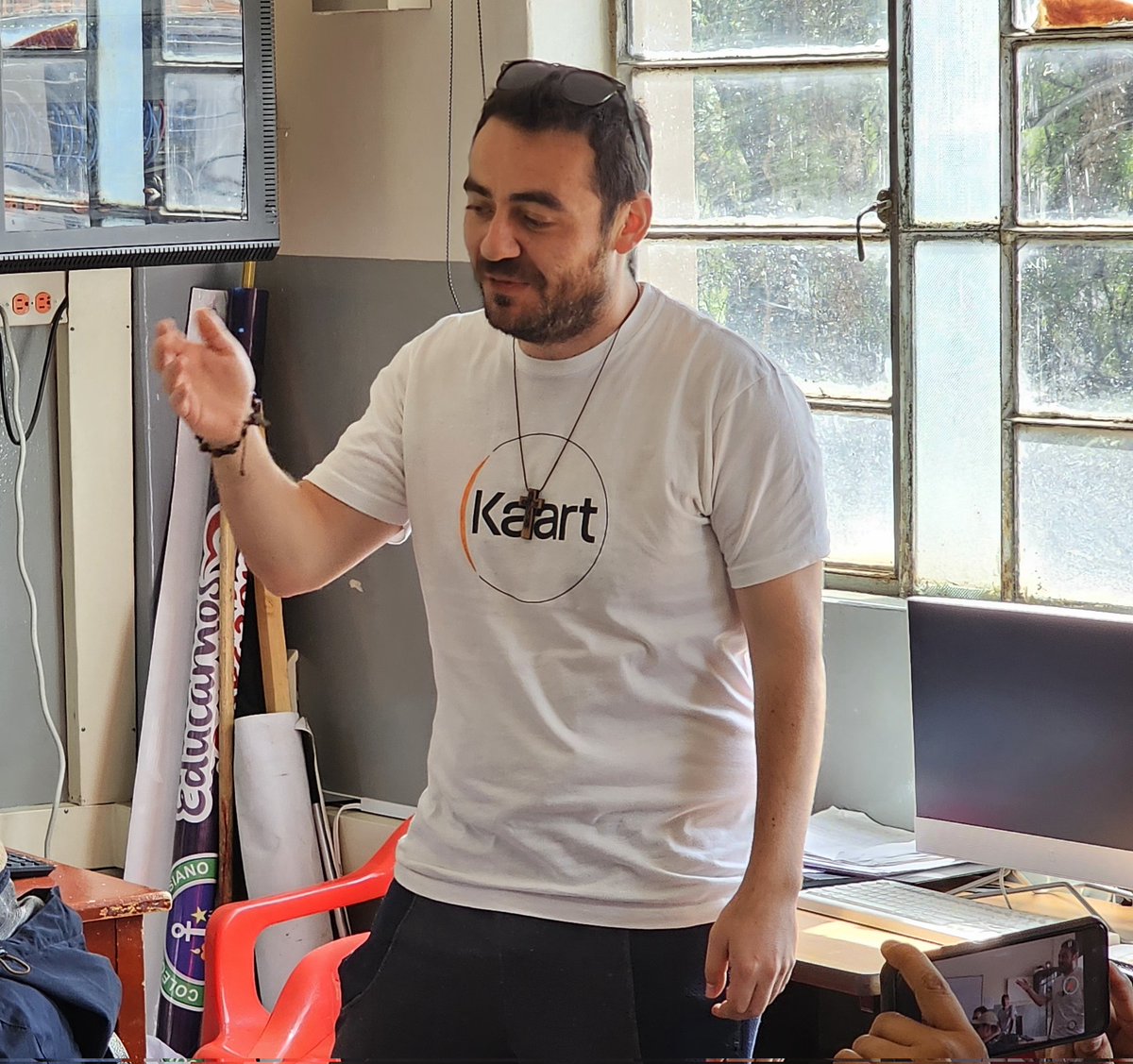 OSM_Colombia's tweet photo. Hoy desde el Colegio Saleciano de #Duitama, se socializan avances de los proyectos que lidera @leoguti y su equipo de jóvenes maperos en georreferenciación transporte público en varios países del mundo. Participan @angoca, @juanchopolas1, @javiersneider y varios miembros #OSM https://t.co/g7cXRuwgDE
