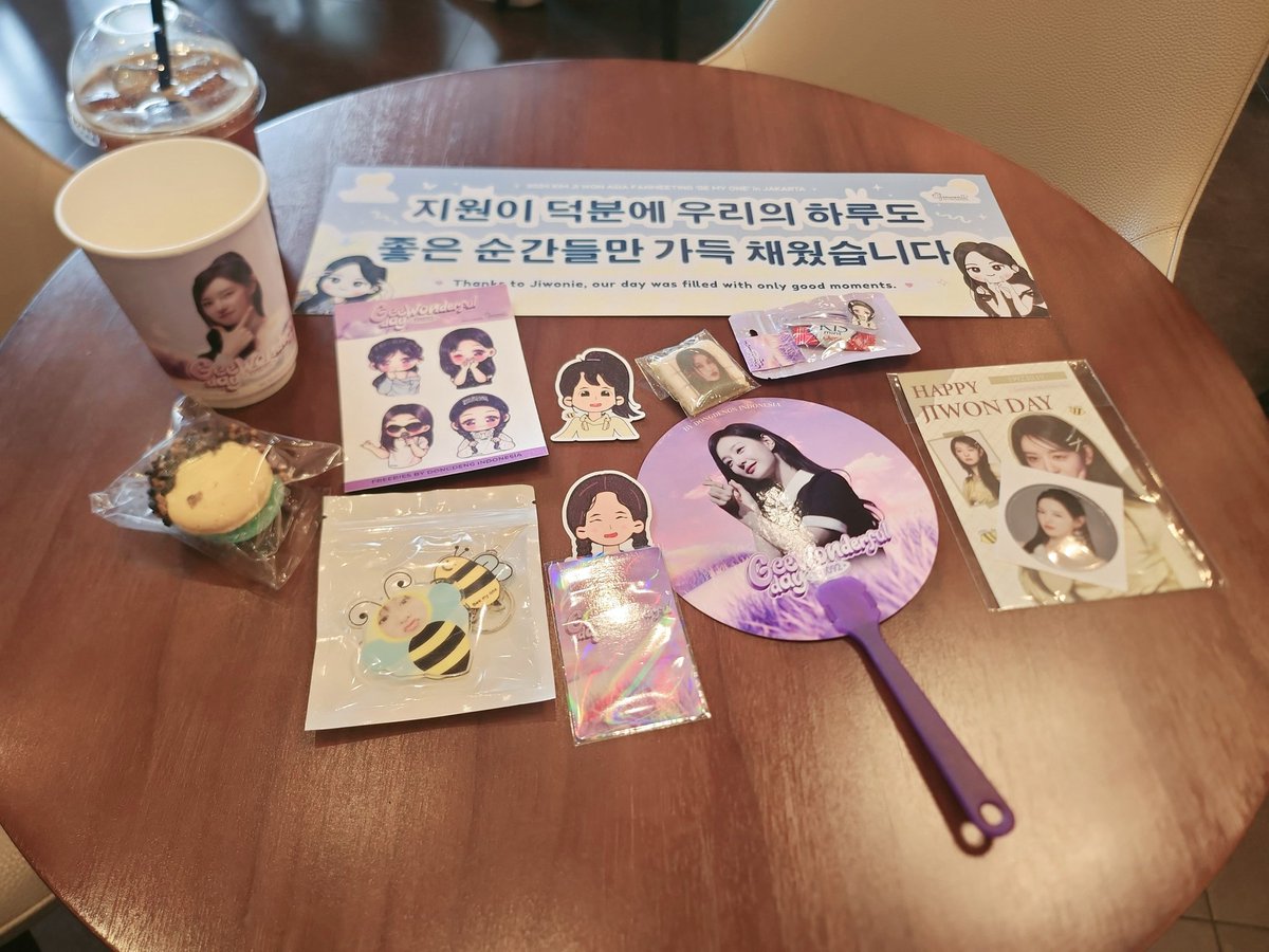 딩이 카페투어 여덟번째 카페 제이스커피나인🫶
퀴즈 문제 무슨말인지 이해 못했는데 도움주신 천사동댕분들 감사해용😂🫰

#KimJiwon 
#김지원 
#HappyGeewoniiDay 
#HappyJiwonDay
#geeWONderful_Day