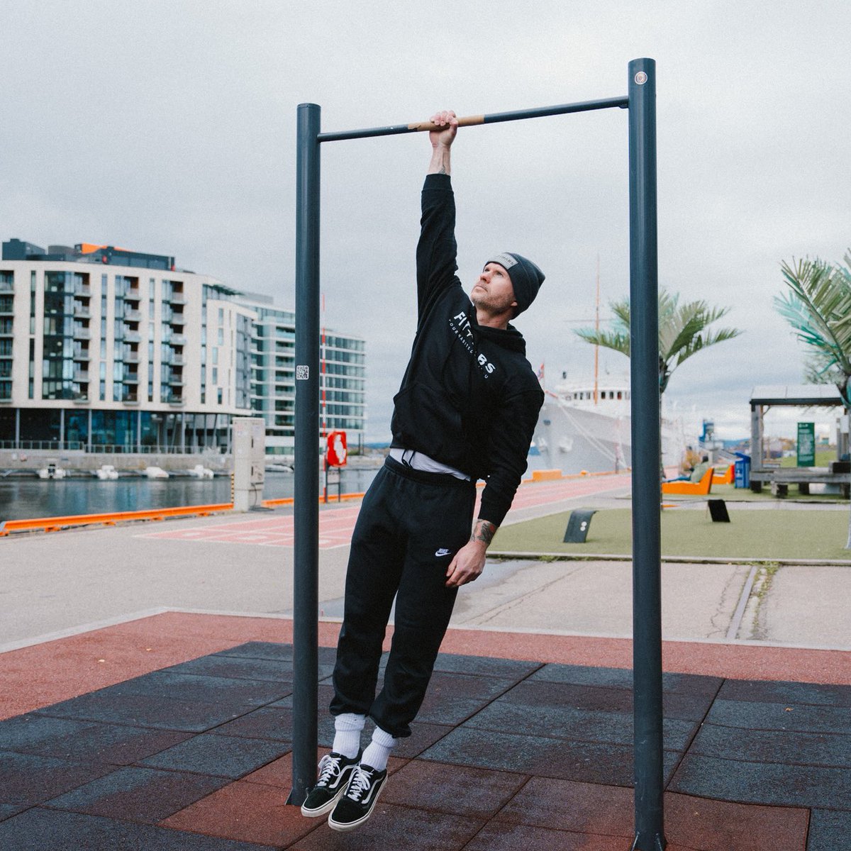 fithabs's tweet photo. No weights, no excuses. 

#fithabs #calisthenics #nogymnoproblem https://t.co/ppOyPpdNJH