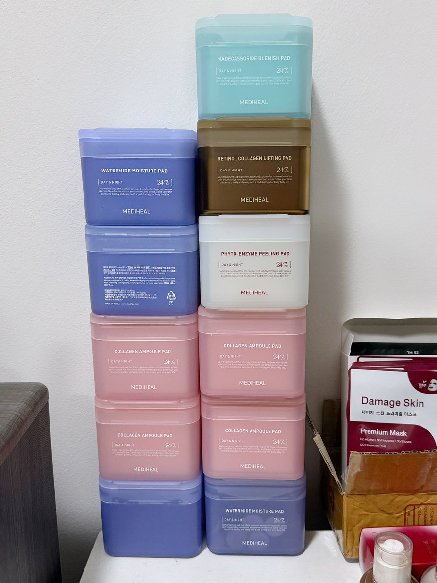 ที่บอกว่าชอบ ไม่เคยล้อเล่นน!
โทนเนอร์แพด mediheal เข้าแล้วไม่ออกอีกเลย ดีมากกกกกกกกกกกกกกกกกกกกกกกกก
-ปุกชมพู : ผิวฟู แน่น เด้ง คสอ ทน!
-ปุกน้ำเงิน : เติมน้ำให้ผิวแบบฉ่ำแบบเปียก
-ปุกน้ำตาล : เรตินอล ผิวฟูรูเบียด 
-ปุกขาว : ลดความมัน สิวอุดตัน สิวหัวดำ
-ปุกฟ้า : ลดรอยสิว ผิวสงบบ