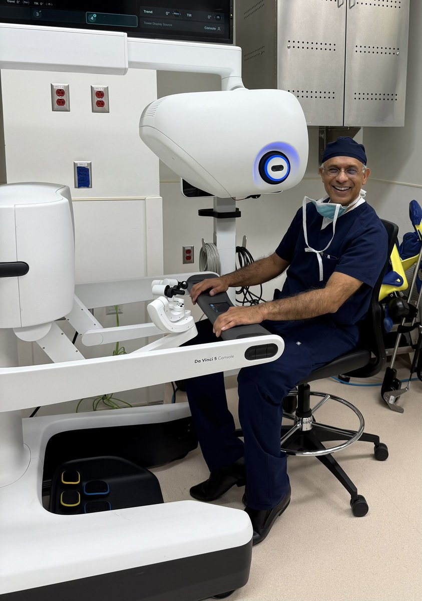 ZainKhalpey's tweet image. Da Vinci V at Deer Valley!!! 

Excited for our new robot! 

@Int_Machines @HonorHealth

#DaVinciRobot #DeerValley #SurgicalRobotics #MEDTwitter