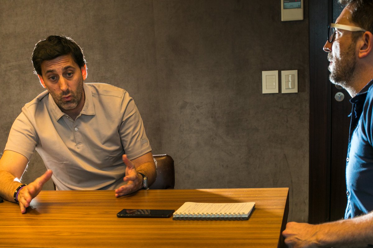 Estuve a solas con Diego Milito. Racing, el estadio, la posible unión con Blanco, las SAD, Chiqui Tapia, Lacunza, el PRO, el peronismo, Marín, el fútbol y lo que sueña para el club. Responde todo. Primera entrevista como candidato a presidente de Racing. Mañana, en <a href="/tiempoarg/">Tiempo Argentino</a>.