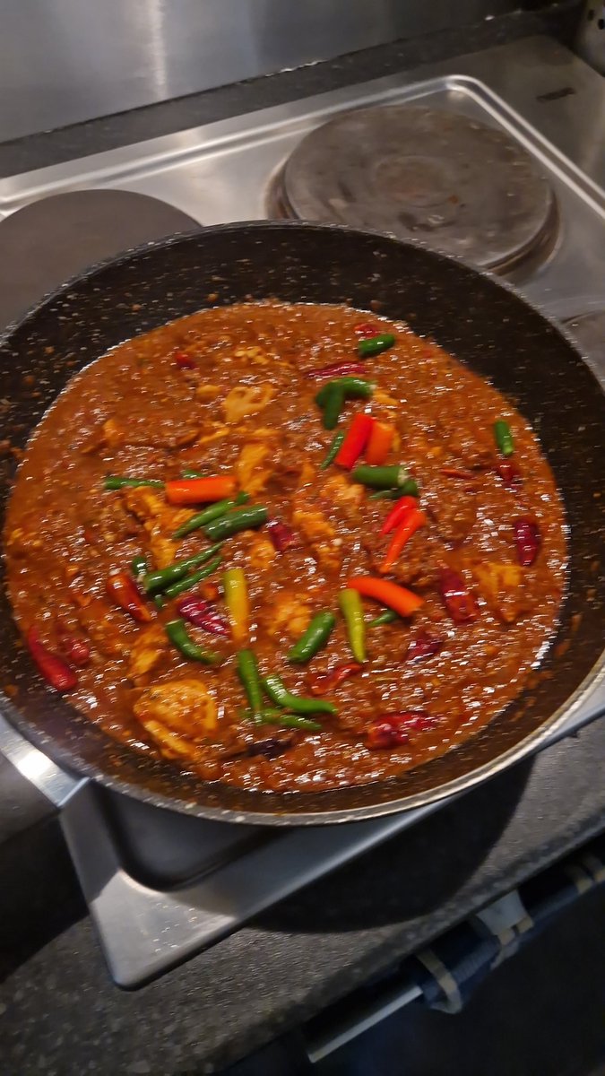 SalesforceWill's tweet photo. Well... as I #loveahotcurry & haven't done a #foodforce entry for a while, decided to make a very ๐ฅต one.. first attempt at a chicken naga phall #bringonthesweat
4 types of chilli and enough xtra ๐ฅ๐ถ powder to terrorize your tastebuds. #chilliheadsonly #onlyforthebrave https://t.co/h3mXLYEYTg