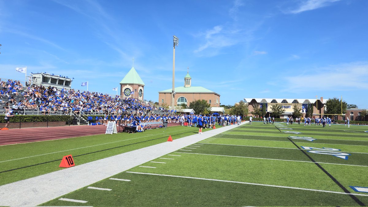Gorgeous, breezy morning here at Jesuit for Saturday high school football.

A fabulous TD reception by S.J. Green in the 3rd quarter sends this one to the final period with Jesuit leading Brandon, 43-0.

#AMDG #Homecoming