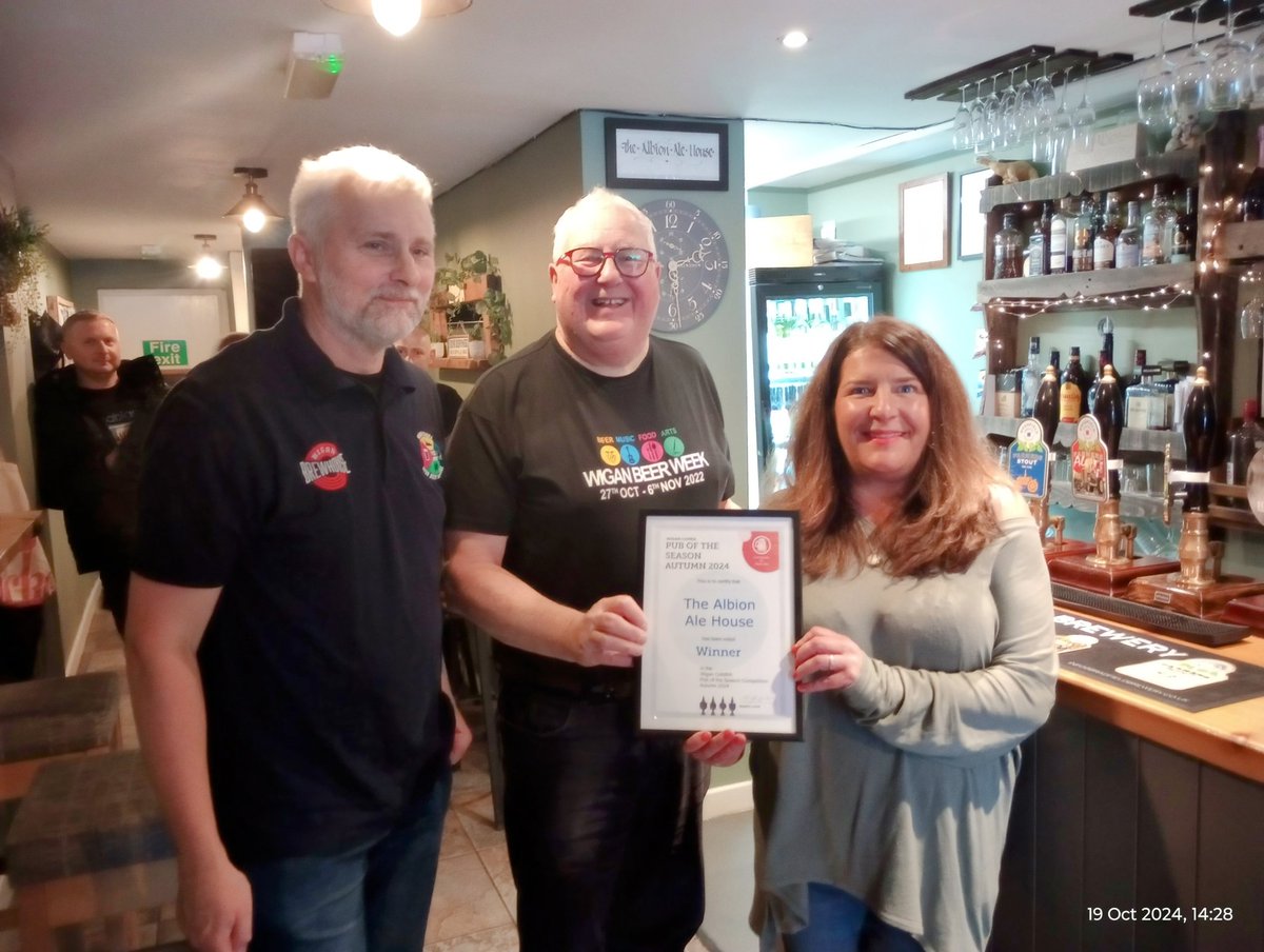 And while we were at <a href="/AlbionAle/">Albion Ale House</a> this afternoon as part of the Wigan Pubs Week Vintage Bus Service provided kindly by <a href="/WiganTrust/">Wigan Transport Trust</a>, we had great pleasure in presenting our Pub of the Season Award to Becky. They run a great community minded pub beloved by locals and visitors alike.