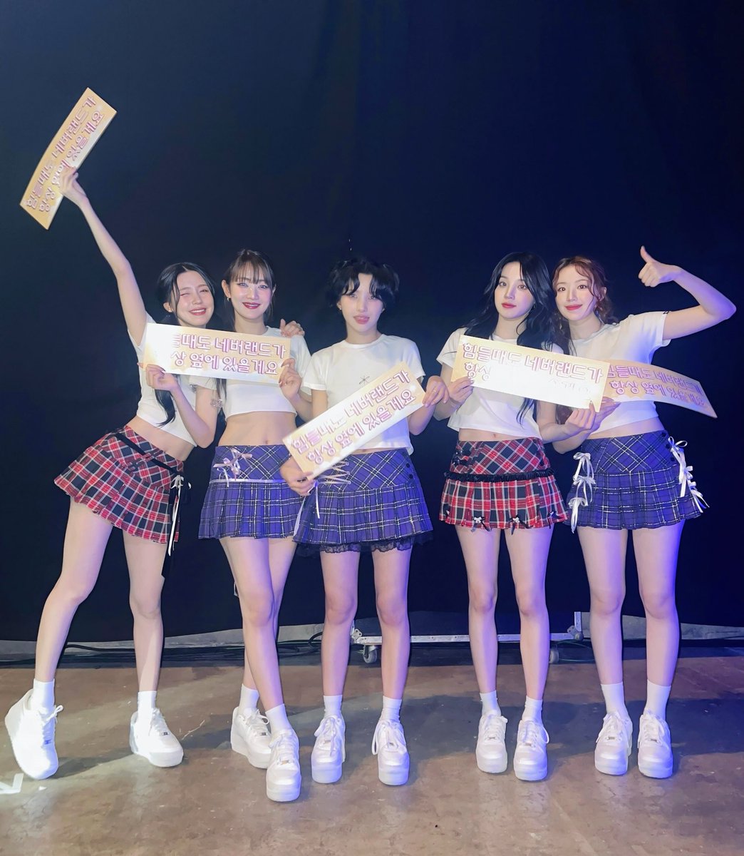 official_i_dle's tweet photo. [📸] 241019 @ 2024 (G)I-DLE WORLD TOUR [iDOL] IN BANGKOK

네버랜드는 (여자)아이들의 완전 영원한 반쪽인걸 😉
보랏빛 물결처럼 반짝이는 네버랜드 💜
방콕에서의 소중한 추억을 만들어줘서 고마워요!

#여자아이들 #GIDLE
#iDOL
#2024_GIDLE_WORLDTOUR https://t.co/KVpCnZsrFY