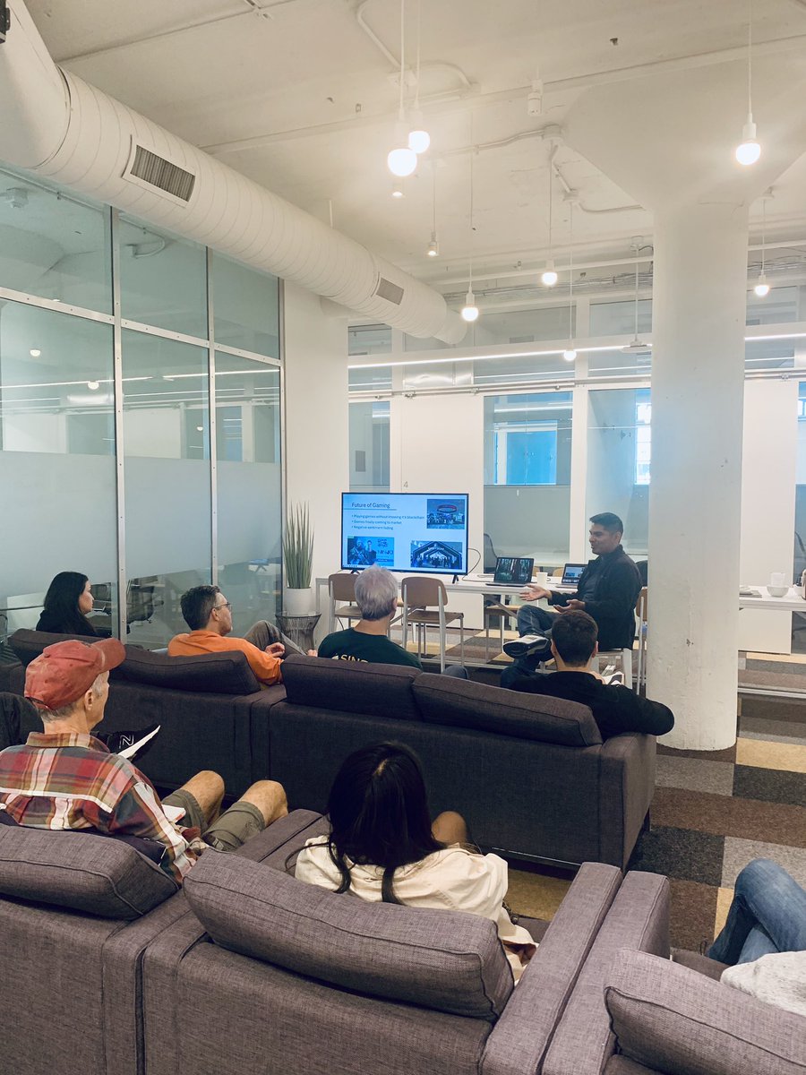 coinflask's tweet image. Another great event at #Blockspace ft. @JDHyper discussing the Future of Web3 Games @decentralizephl