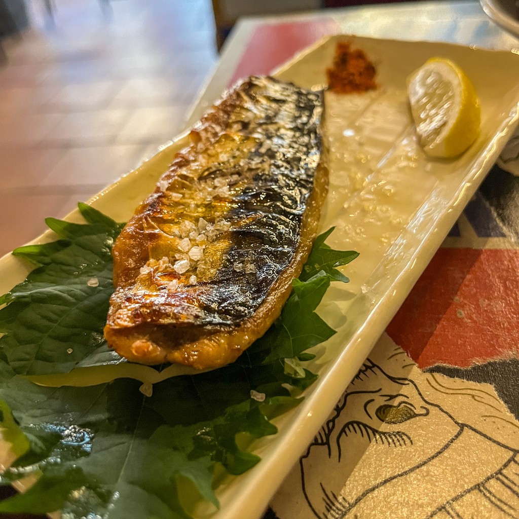 Oh boy do we have some slammin’ seafood specials on the board tonight! 🐟👌

We’ve got pan seared scallops with a yuzu, soy, and scallop roe sauce, there’s a chilled flame jellyfish salad, as well as our sake-marinated grilled mackerel. Seafood lovers are spoilt for choice! 🙌