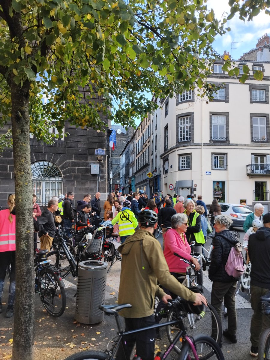 Entre colère et tristesse pour le rassemblement vélo en mémoire à Paul victime de la violence routière à Paris.
#Paul