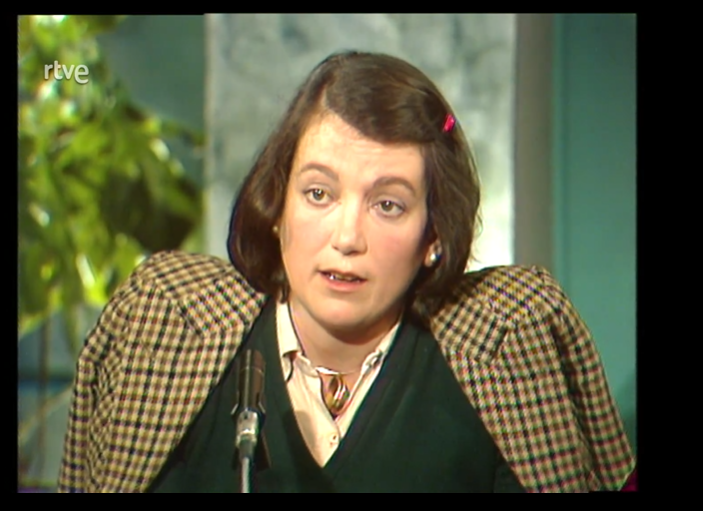 Cristina Alberdi en el programa "Dos por dos" en 1978 hablaba de la creación del Servicio de Información para la mujer y sus problemas para prestar ayuda a las mujeres que sufrieran agresiones o malos tratos tanto fuera como dentro del hogar. 

rtve.es/play/videos/do…