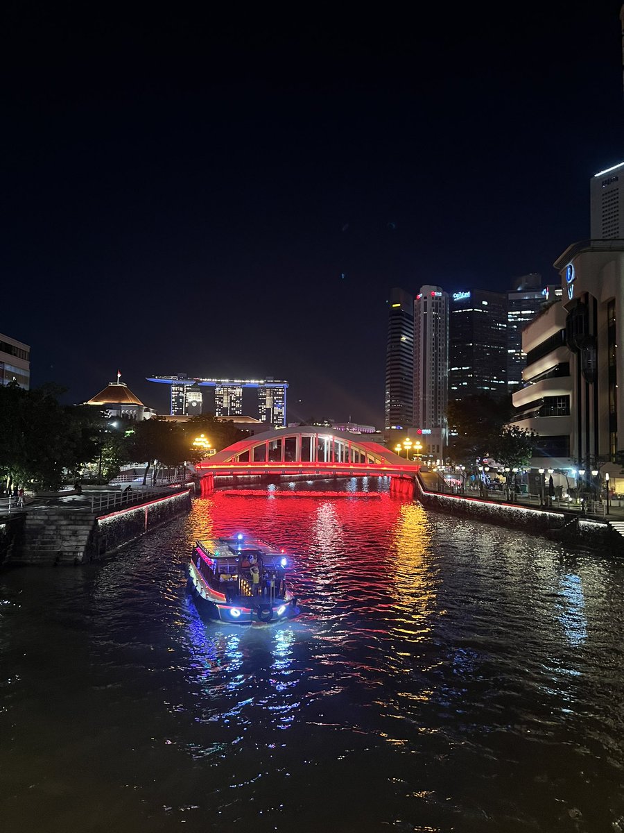 crbrownwilson's tweet image. An advance party for #ASMOSUSresource in #Singapore @orchardroadsg @ClarkeQuay #LoveSingapore #LoveQUB