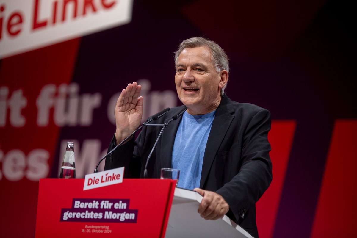 "Mein Name ist Jan van Aken und ich finde, es sollte keine Milliardäre geben. So klug kann keiner sein, so hart kann keiner arbeiten. Nein, sie haben es uns allen weggenommen."
<a href="/jan_vanaken/">Jan van Aken</a> in seiner Bewerbungsrede für den Parteivorsitz 💥