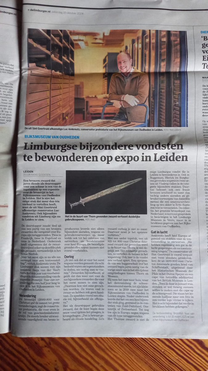 Luc Amkreutz | @prehistoryrmo.bsky.social (@prehistoryrmo) on Twitter photo Mooi stuk in <a href="/delimburger/">De Limburger</a> over onze @RM_Oudheden tentoonstelling #Bronstijd. Vuur van Verandering 🔥 met speciale aandacht voor alle mooie Limburgse vondsten zoals de bronsdepots van Echt-Susteren en Berg-en-Terblijt die we van <a href="/LimburgsMuseum/">Limburgs Museum</a> en #MaMu in bruikleen kregen 🙏 Mooi stuk in <a href="/delimburger/">De Limburger</a> over onze @RM_Oudheden tentoonstelling #Bronstijd. Vuur van Verandering 🔥 met speciale aandacht voor alle mooie Limburgse vondsten zoals de bronsdepots van Echt-Susteren en Berg-en-Terblijt die we van <a href="/LimburgsMuseum/">Limburgs Museum</a> en #MaMu in bruikleen kregen 🙏