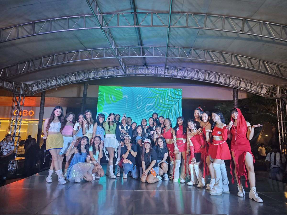 TEAMBLOOM_LGNA's tweet photo. What a day in Southwoods Mall. Thank you for today, Southwoods Mall and  Blooms! Hopefully nag-enjoy ang lahat. 

Also, Thank you sa mga coconutz na sumuporta at umalalay sa amin. The best talaga kayo!!! 

And Hiiii @Hallyu_Academy and @illeaph. Ang gagaling niyo 🌸❤️

#BINI https://t.co/nuY1vkwIgf