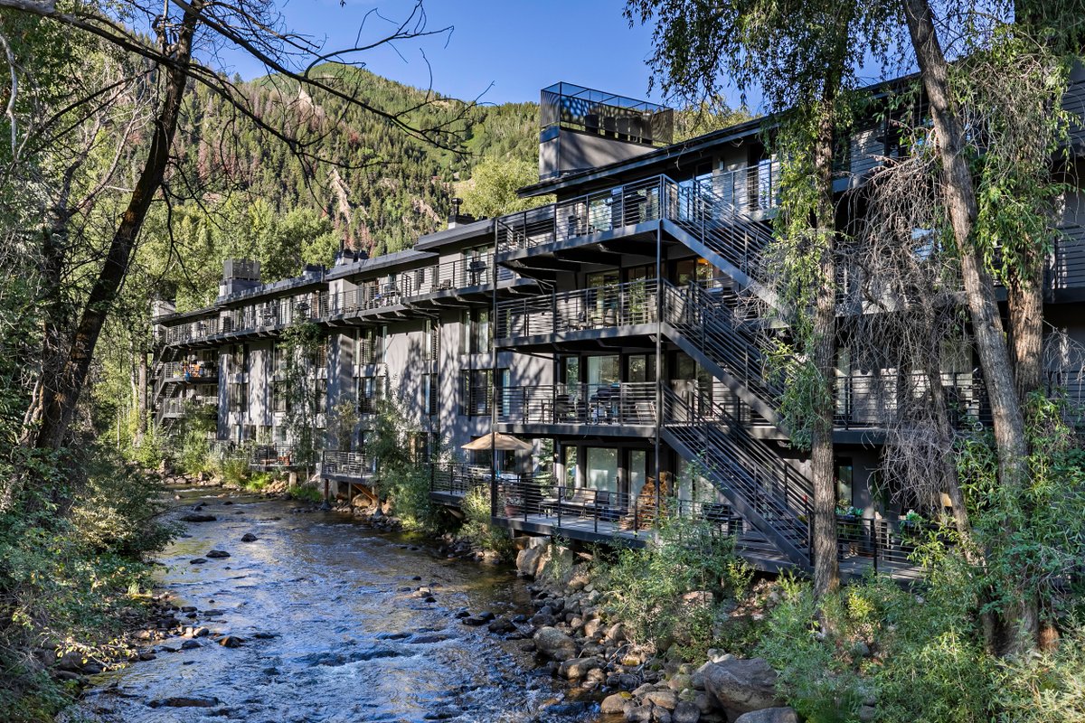 bwildinaspen's tweet image. Imagine coming back to a warm and cozy space after an epic day on the slopes in Aspen! 🎿✨ Ready to book your dream ski vacation this winter? Contact us now to make it a reality! #AspenLuxury #SkiAspen #BHHSSP #BHHSRealEstate