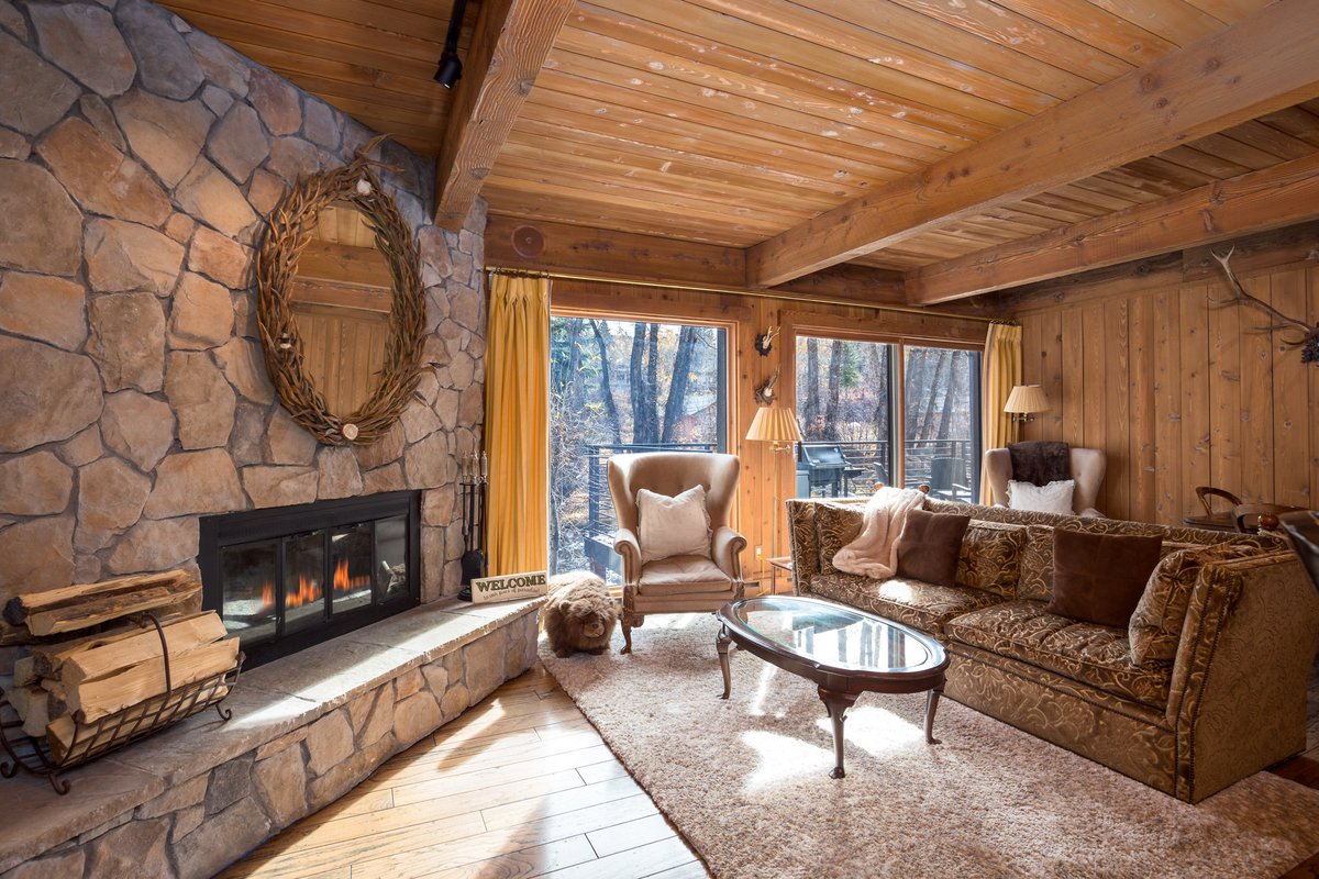 bwildinaspen's tweet image. Imagine coming back to a warm and cozy space after an epic day on the slopes in Aspen! 🎿✨ Ready to book your dream ski vacation this winter? Contact us now to make it a reality! #AspenLuxury #SkiAspen #BHHSSP #BHHSRealEstate