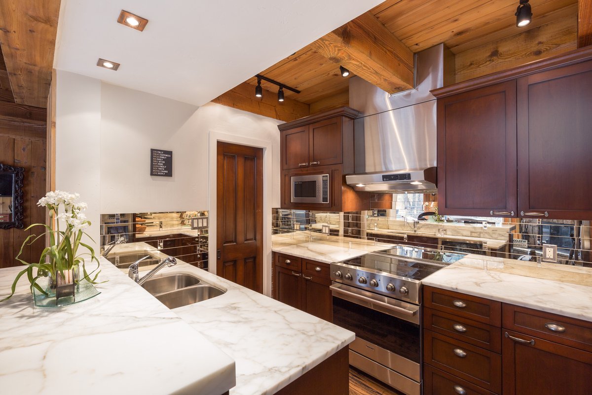 bwildinaspen's tweet image. Imagine coming back to a warm and cozy space after an epic day on the slopes in Aspen! 🎿✨ Ready to book your dream ski vacation this winter? Contact us now to make it a reality! #AspenLuxury #SkiAspen #BHHSSP #BHHSRealEstate