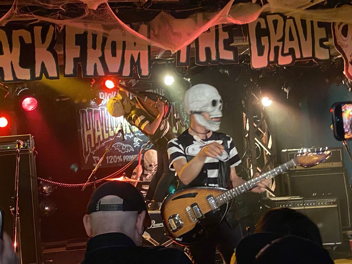 patbennydrum's tweet photo. (Cont'd)

The Beach Cat Club / Winstones (Jurassic Park!) / ugly ugly / The Fadeaways (Fuzztones artwork!) https://t.co/pZtVsoC6YU
