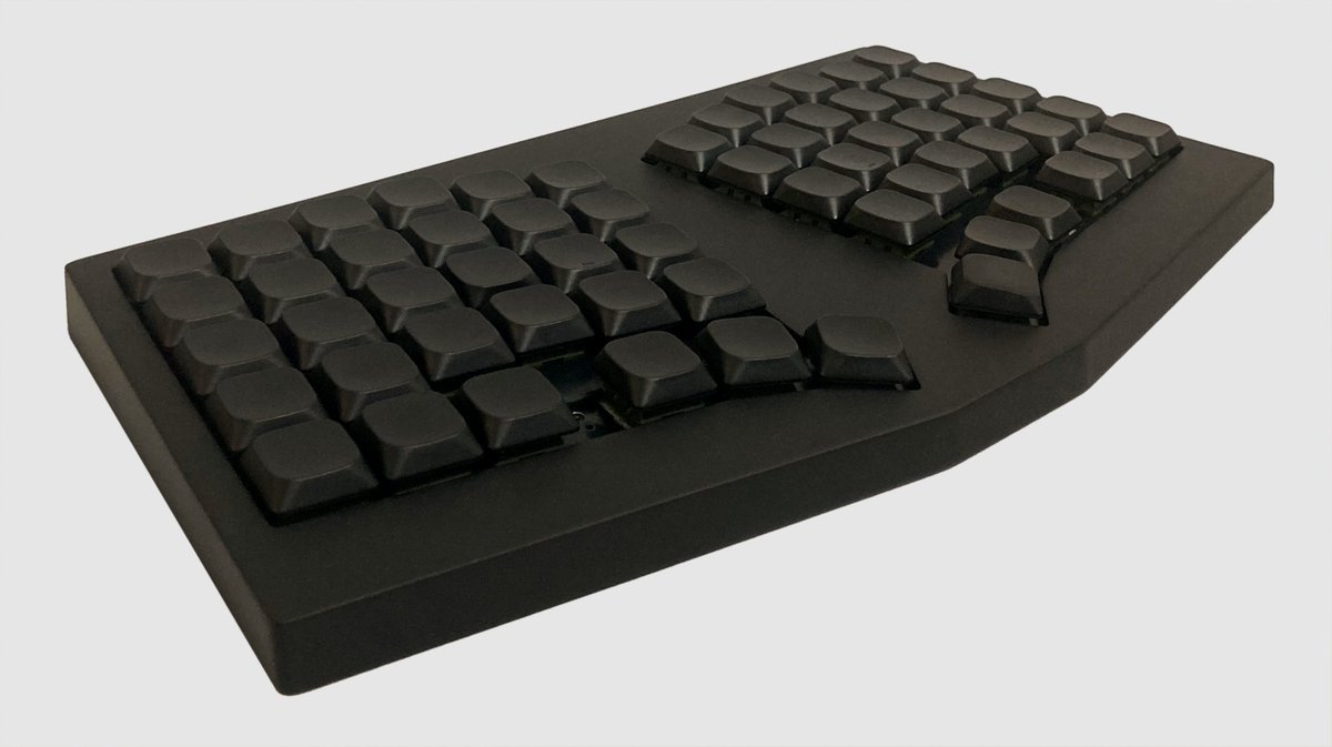 phamfoo's tweet photo. I designed and built a low profile split board.

- Inspired by the Cornelius LP by @foostan.
- Gasket mounted and hotswap PCB.

3D printed case and PCB from @JLCPCB 
Ghost switches and SMOLO keycaps from @beekeeb_shop

Github repo: https://t.co/xM0szxF6Cp https://t.co/AjAyiUQJEE