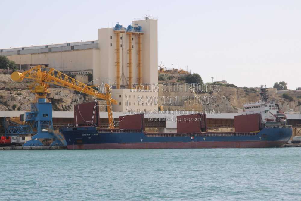Shipguru's tweet photo. #Chinesebuilt #generalcargoship #IBRAHIM_KONAN #discharging #bulkcargo at #grandharbourmalta - 11.10.2024 - https://t.co/nfgboxc3g3 - NO PHOTOS can be used or manipulated without our permission @Rich_Ships @ShipsInPics @ShippingMag @ShippingMagnate @worldshipsoc https://t.co/2zirWugywv