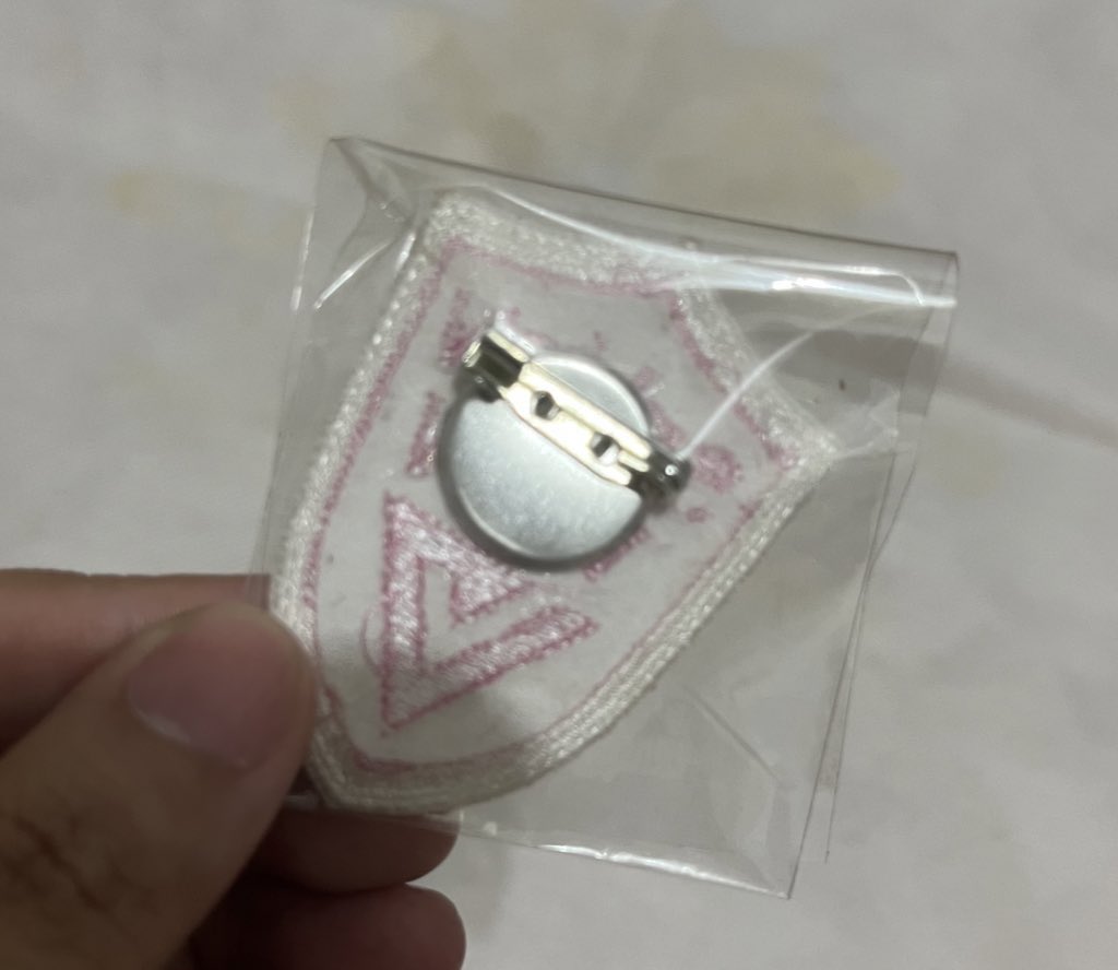 minwonshuaaa's tweet photo. WTS LFB PH ONLY

Onhand - Seventeen 1st Gen Pin
✨ PAYO
✨ 200
✨ MOP : Gcash or BPI
✨ MOD : Shopee Checkout only (SCO) 
                   thru J&amp;T courier 

DM ME 💌

🏷️ svt scoups jeonghan joshua jun hoshi wonwoo woozi the8 mingyu dk seungkwan vernon dino carat https://t.co/S5Yrua4RMf