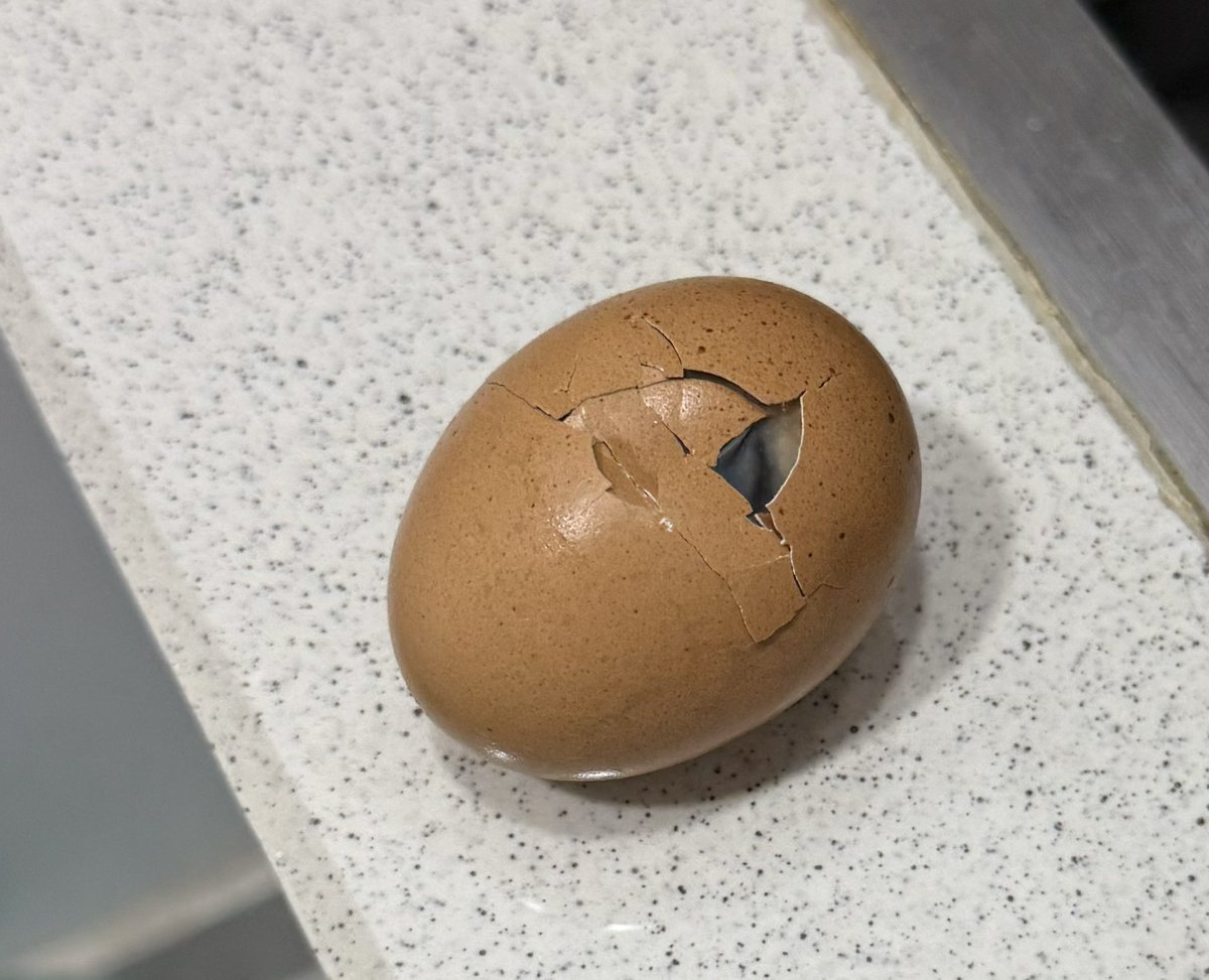 sandra_aro's tweet photo. This company should stop there service. Once again @letsblinkit giving its worst service..delivering these disgusting spoilt eggs @NDTVFood https://t.co/e9SIuQPhFm