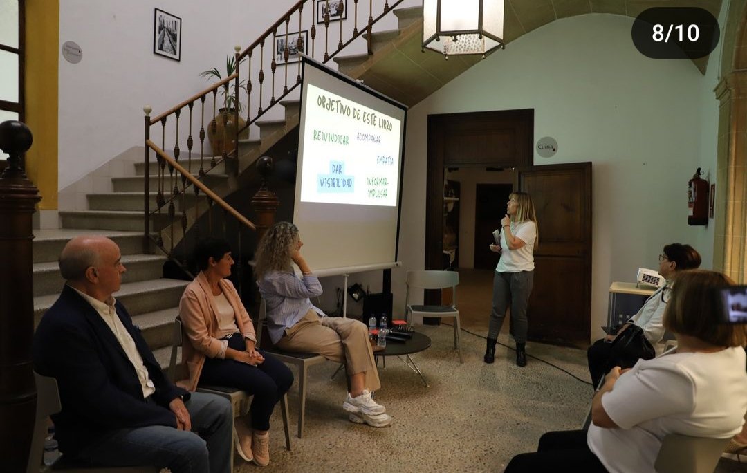IsabelPerez_AR's tweet photo. Ayer, presentación del libro 📕#caminandoconlaartritis en #Pollenca #CanLlobera! Gràcies!
Con la presencia de @pacientactiuib #MiquelPericàsreuma y #ElisaOton.
#artritis #artritisreumatoide #aij #artritispsoriasica #espondilitis
@SalutGOIB @ConArtritis @ConartritisPMA https://t.co/9e8n1DMKaT