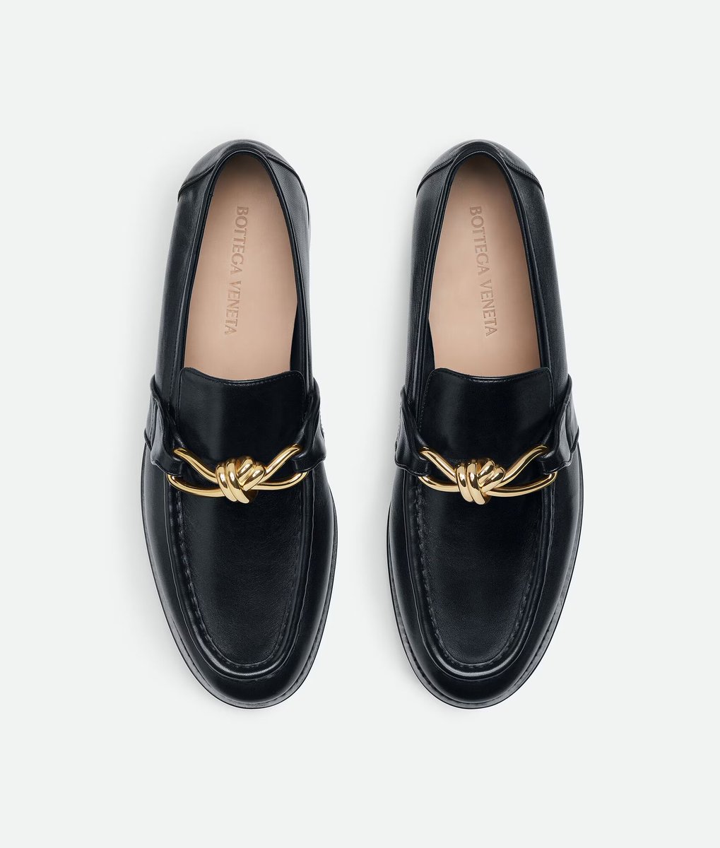 StreetFashion01's tweet photo. Knot Loafers by Bottega Veneta😮‍💨 https://t.co/ZsbTRPYrPs
