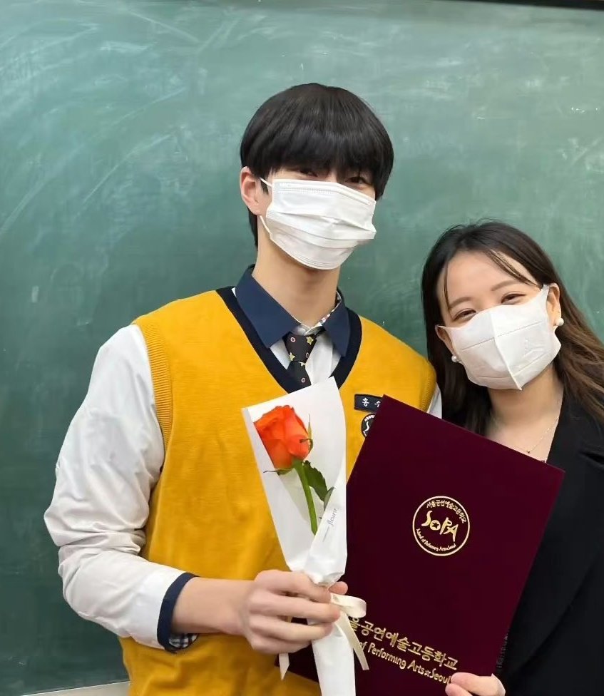 아니 근데 홍승한 신기한점
진짜 모든 과사가 굴욕이 없음...
이게 자연미남의 축복인가
