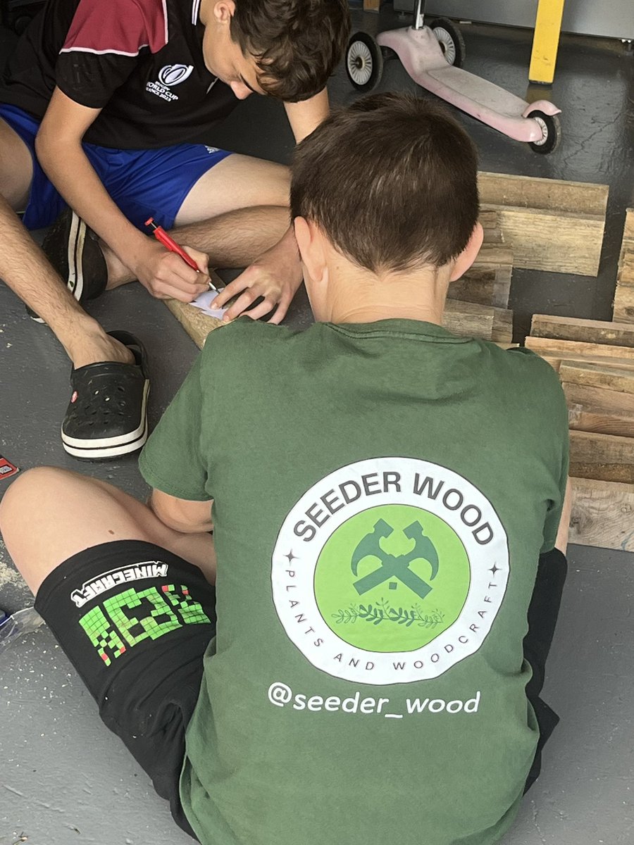 Seeder_Wood's tweet photo. Lanterns under production 🎄🎄 Team Seeder Wood in action 💪🪵 #Alex12 #Tomas10 #palletwood #christmas #lanterns #madeinwales https://t.co/pfdaSOvR87