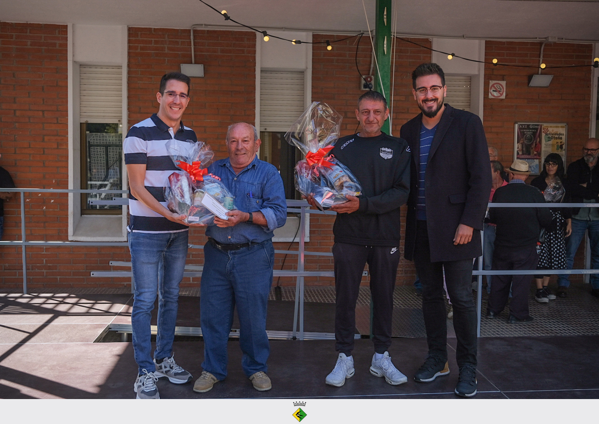 🎉 Festa de la #GentGran: Sardanes, sevillanes, premis, i la interpretació conjunta de “Juntos”, pel Coro del Casal de la #GentGran i les persones de la Fundació Tallers.
➡️ A partir de les 16.30 h, molt més!
ℹ️ badiadelvalles.cat/document.php?i…
#Badia #BadiaDelVallès #GentGranBadia