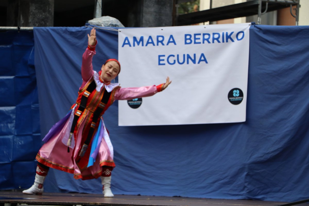 DonostiaPNV's tweet image. 📸 Amara Berriko Eguna ospatzen ari gara gaur goizean eta auzoko hainbat eragile bizilagunekin elkartu dira Armeria plazan. Un encuentro entre vecinos y vecinas, comercios, asociaciones y diferentes agentes que dan vida al barrio día tras día. #Donostia #SanSebastian