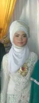 DeaMaria10's tweet photo. Gila sih suami gue waktu itu pasti malu banget 🤣 2017 nikahan low budget 🤣 sampe skrg masih malu banget liat foto ini

#maafkanmuaitu
#fyptwitter https://t.co/VEmOnMNHP8