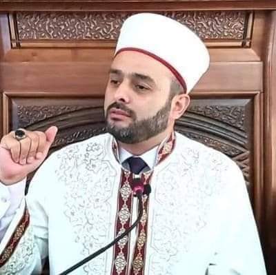 İmamların maaşını devlet değil, cami cemaati ödemeli. 
Hatta ve hatta imamlık maaşla yapılan bir meslek olmaktan tamamen çıkartılmalı diye düşünüyorum.

Katılır mısınız.!?