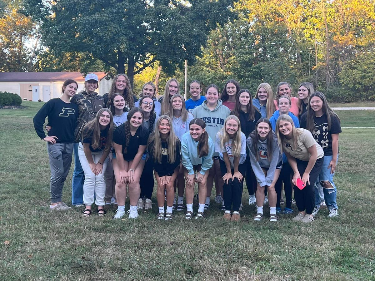 Round 2 of sectionals today! So incredibly proud of these ladies 🧡🏐