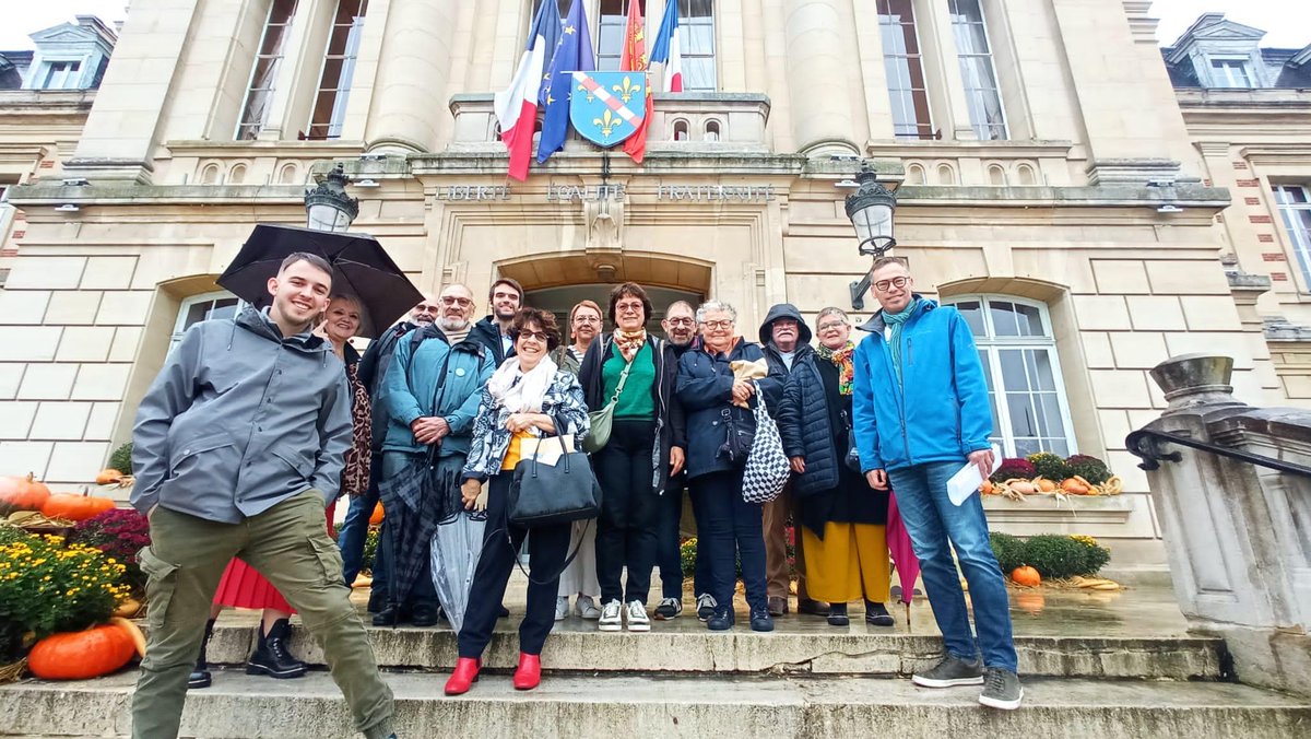 Remise de la contribution des élu-es d'opposition d'Évreux à l'enquête publique relative au quartier de Cambolle : 50 ha de prairies et de bois que le Maire veut bétonner
 
Les Écologistes sont en 1ère ligne pour défendre un projet alternatif, qui préserve la biodiversite du site