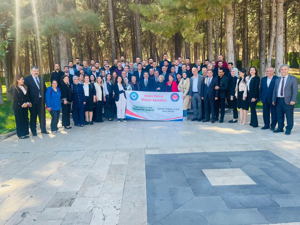 Türk Sağlık-Sen Gaziantep Şubemizin düzenlediği toplantıda işyeri temsilcilerimizle bir araya gelerek Sağlık ve çalışma hayatı ile ilgili değerlendirmelerde bulunduk. 
Kamu çalışanlarının ekonominin iyileştirilmesi için ek zam ve refah payı, vergi dilimini %15’e sabitlenmesi, ve