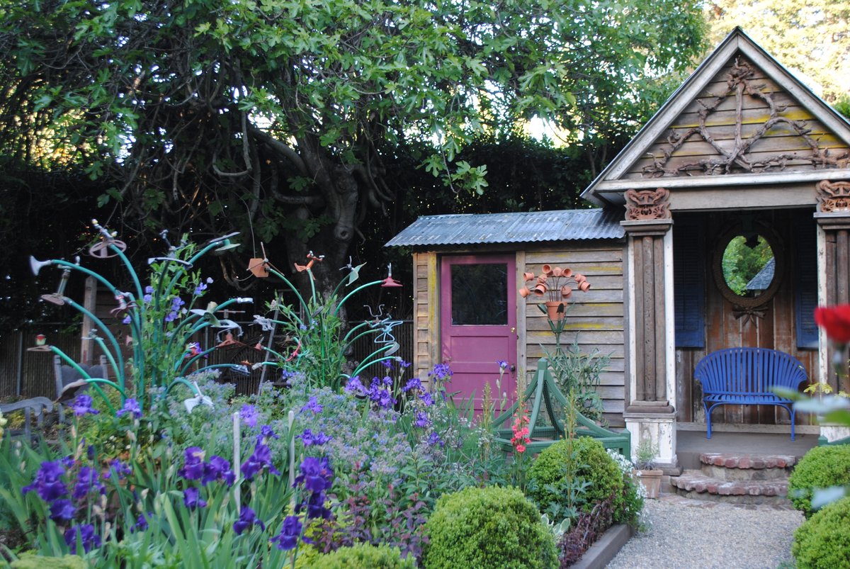 Garden Design Tip: Celebrate the 'soul' of your garden.

See more of this #garden, plus how you can learn from &amp; be inspired by the owners with our new Freeland and Sabrina's Garden Experience in #Napa, CA
ow.ly/epKz50TNcyN
Photo by Rebecca Sweet