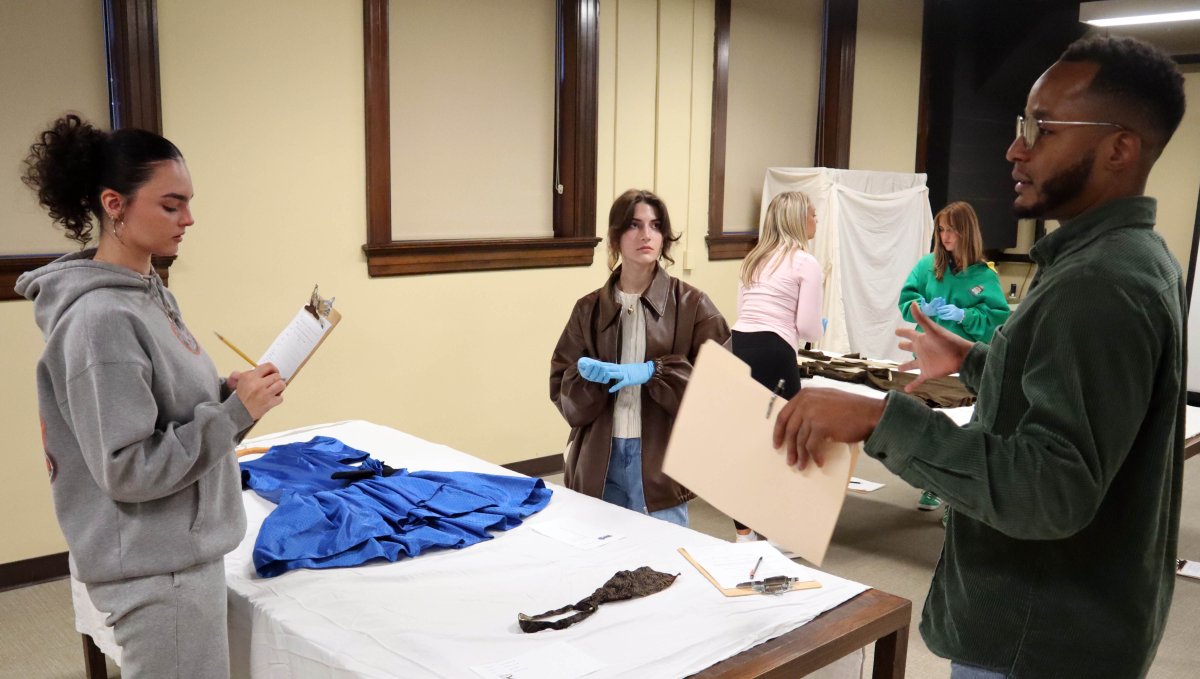TheKYMuseum's tweet photo. Professor Brandon Barber’s IDFM 332 History of 20th Century Fashion class worked with items from the Museum’s historical clothing collection. Students work together completing an analysis of clothing items and accessories. Great class! @wku @wkualumni #wkufashionmerchandising https://t.co/DZOEulT9mD