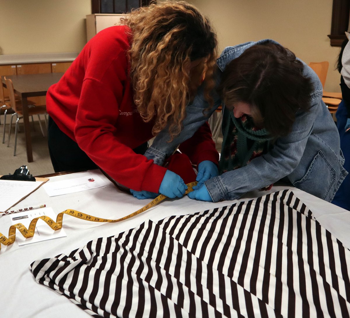 TheKYMuseum's tweet photo. Professor Brandon Barber’s IDFM 332 History of 20th Century Fashion class worked with items from the Museum’s historical clothing collection. Students work together completing an analysis of clothing items and accessories. Great class! @wku @wkualumni #wkufashionmerchandising https://t.co/DZOEulT9mD